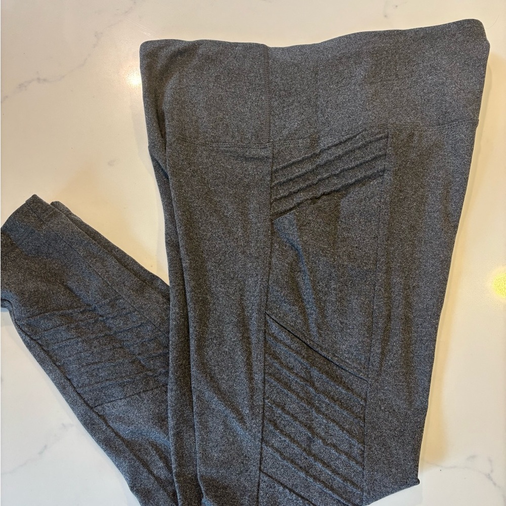 Gray Leggings with Ribbed Detail